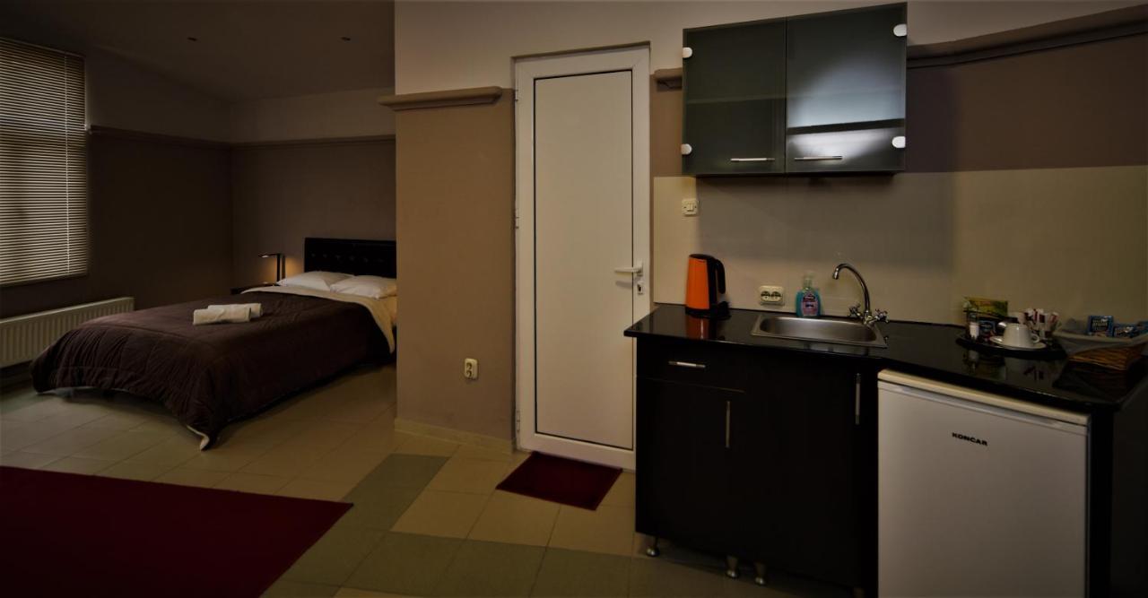 Hotel Ambasador Bitola Esterno foto