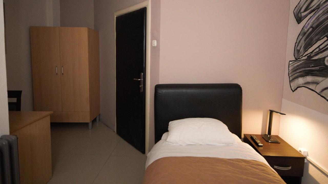 Hotel Ambasador Bitola Esterno foto
