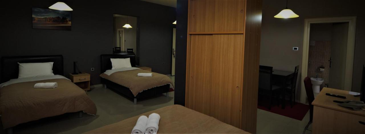 Hotel Ambasador Bitola Esterno foto