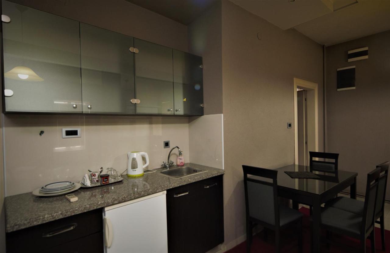 Hotel Ambasador Bitola Esterno foto