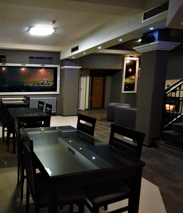 Hotel Ambasador Bitola Esterno foto